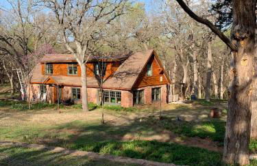 Cozy Cabin on Route 66 with Hot Tub- Edmond, OK - Foto 42