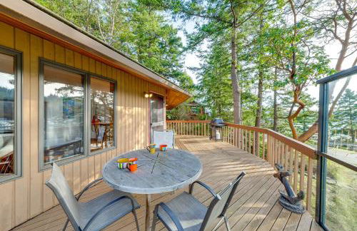 Serene La Conner Retreat with Fireplace and Deck! - Foto 26