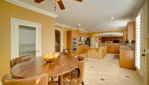 Resort-Style Oasis Expansive Riverside Mansion - Foto 4