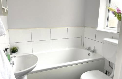 The Racecourse - Quaint Victorian Home With Free Parking - Foto 46