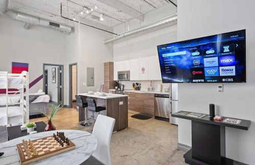 Stunning Downtown Apartment with Pool, Laundry, Parking - Foto 1