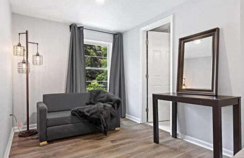 Recently Renovated Chic Durham Farmhouse - Photo 47