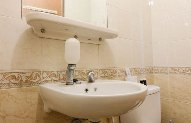 Homey 2Br At Majesty Apartment - Photo 15