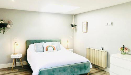 Detached, peaceful, spacious with easy access and very large garden - Foto 3