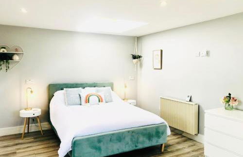 Detached, peaceful, spacious with easy access and very large garden - Foto 3