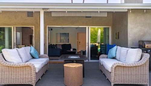 Modern Pool house with hot tub and relaxing backyard - Foto 4