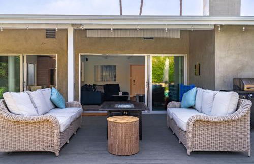 Modern Pool house with hot tub and relaxing backyard - Foto 4