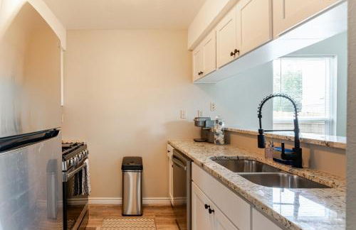 Mins to ATX most iconic eateries, bar and places - Foto 6