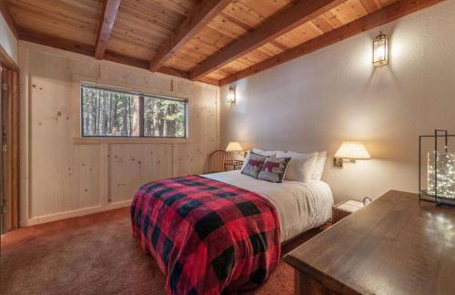 3BR Tahoe Donner Cabin with HOA Perks like Pools Hot-Tub Minutes to Trails Lake Golf - Foto 19