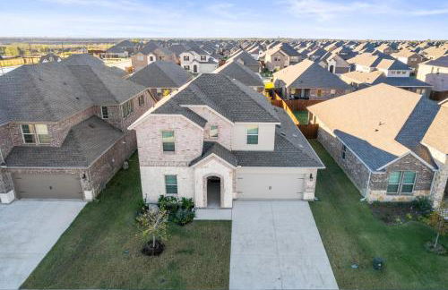 Luxurious 4-Bed Home with Pool Table & Nearby Pool - Foto 2