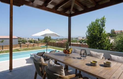 Villa Wisdom - Elegant & Homely with Pool, Galatas - Photo 28