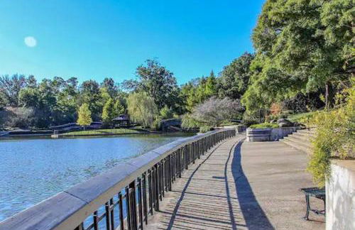 North Raleigh Private Retreat - Foto 29