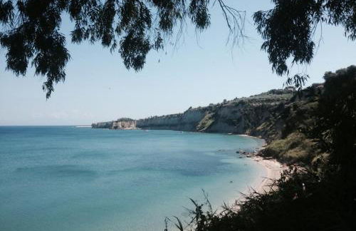 Top Holiday Home Private Pool by the sea With Private Garden for Private use - Photo 25