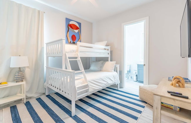 Sparkling new Vanderbilt Beach Luxury Escape - Photo 17