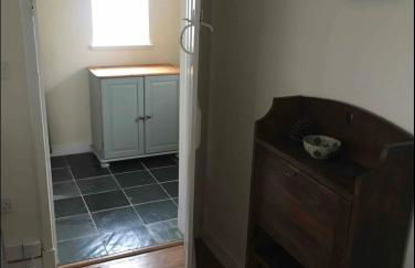 Cosy Arts & Crafts Cottage with stunning views - Photo 25