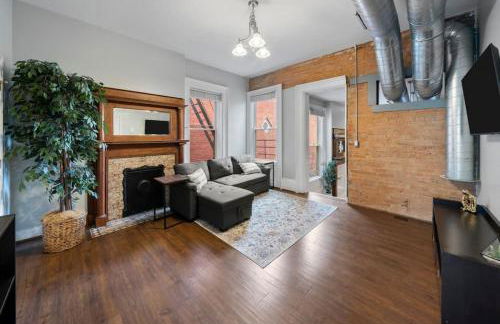 City Escape 2BR Steps to TQL near OTR and Downtown - Foto 9