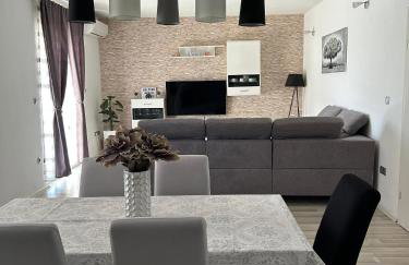 Holiday House M&A&K with swimming pool - Foto 10