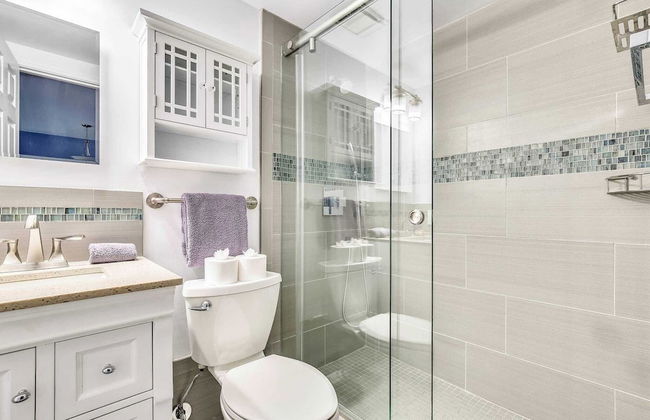 Lavender Jungle by Avantstay Great Location w/ Patio & Shared Pool! Week Long Stays Only - Foto 10