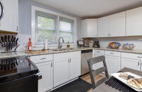 Soaking tub w Washer and Dryer, WiFi - Foto 18