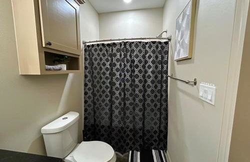 Quiet 2BR Retreat , Fenced yard , Modern Duplex - Foto 6