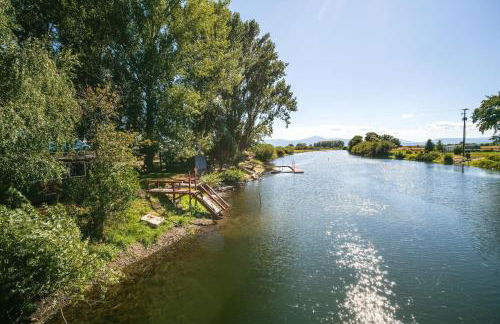Riverfront Resort Cabin about 21 Mi to Crater Lake NP! - Foto 26