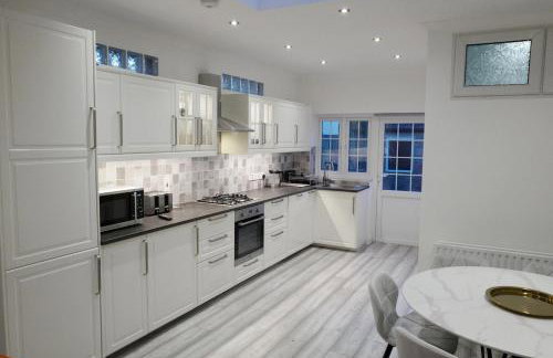 Luxury home in prime location Steps from WoodGreen - Foto 34