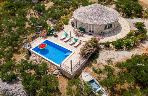 Island Getaway - Heritage House - Photo 16