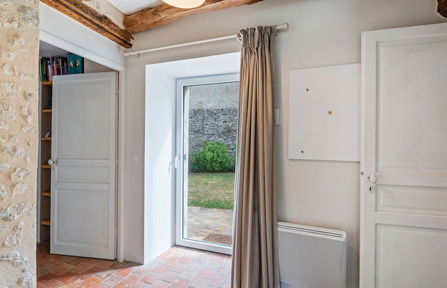 Charming Holiday Home in Yevre-la-ville With Pool - Foto 3