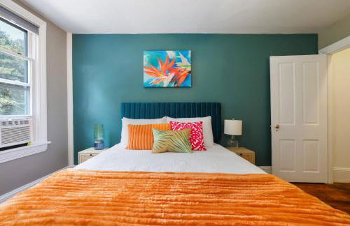 Spacious Broadway Home Downtown Western Modern Charm with parking - Photo 34