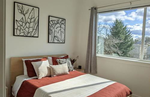 A premier smart condo with parking - Foto 2