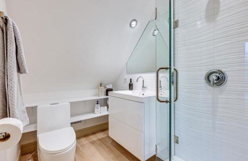 Walk to Lake! Modern Wisconsin Home with Patio - Foto 22