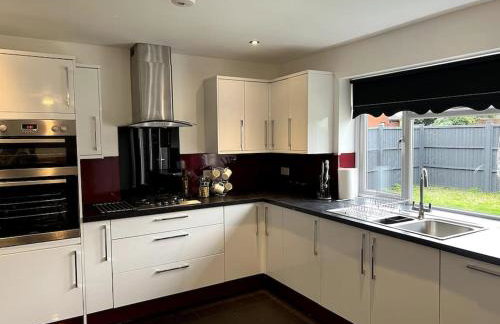 Large 5 Bedroom House Sleeps 10 Ideal for Contractors - Foto 44