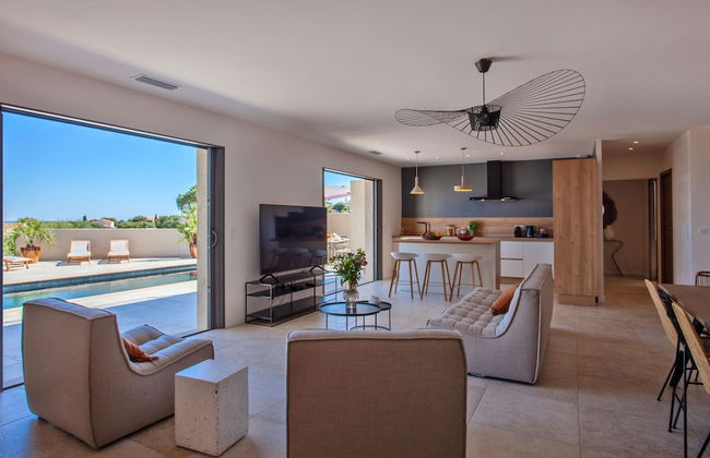 Superb Villa With Pool and sea View - Photo 13