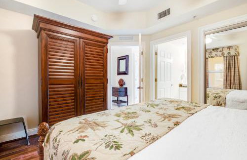 High-rise condo with pool & ocean views - walk to the beach - Foto 25