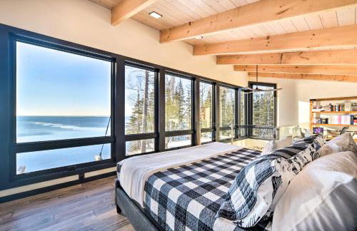 Waterfront Lake Superior Cabin Fire Pit and More! - Foto 1