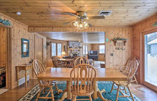 Lakefront Escape with Fishing Pier and Snowmobiling! - Foto 17