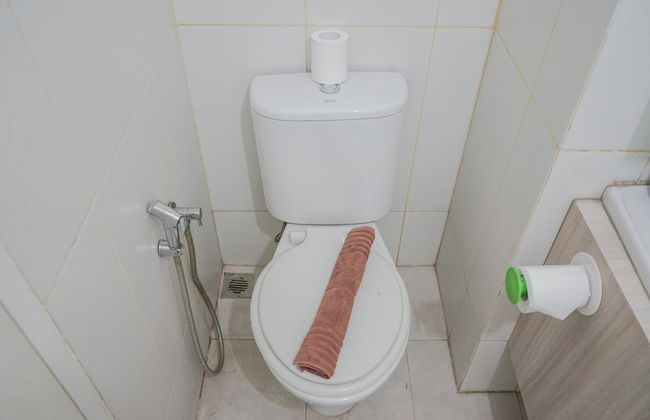 Minimalist and Stylish Studio Skylounge Tamansari Apartment By Travelio - Foto 13