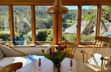 Charming Escape - Dog-Friendly Writer's Stone Cottage in the Stroud Valleys - Photo 17