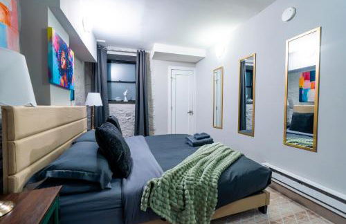 Elegant Central Park Suite - 4 Bedroom Self Check-In - Photo 30