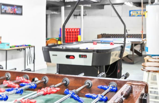 The Waterfront - Waterslide Game Room Sleeps 26 - Foto 2