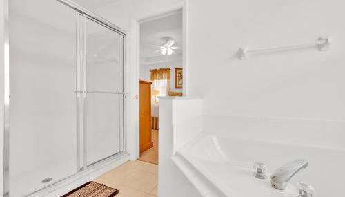 Home with Private Pool, Game Room & Big Backyard! - Foto 2