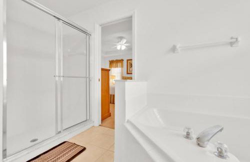 Home with Private Pool, Game Room & Big Backyard! - Foto 2