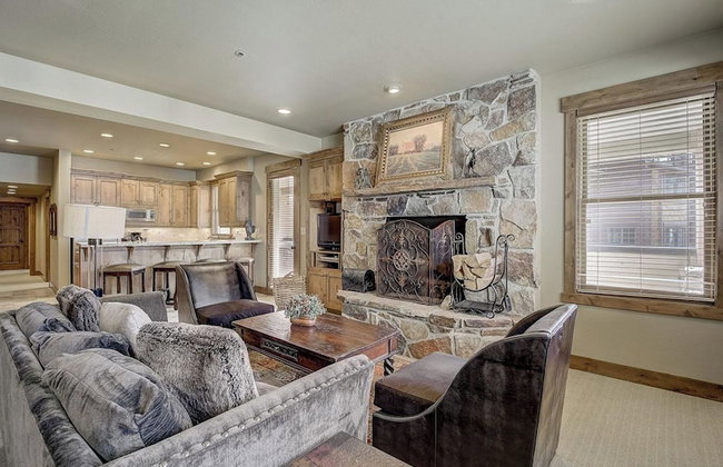 Mont Cervin by Avantstay Private Hot Tub + Fireplace Walk to Ski-in/ski-out + Dining - Foto 58