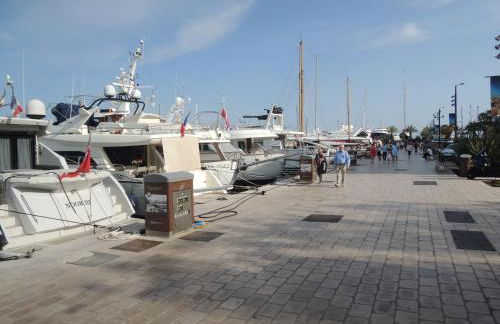 Luxury Family 2BR - Prime Location, Walk to Beach & Shopping, Sunny Balcony - By Totolulu Cannes Hoche - Foto 34