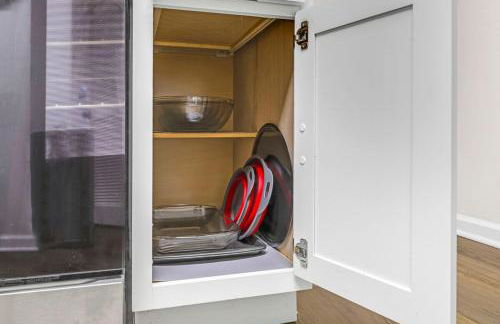 New Renovated 1BR with King Modern Comfort - Foto 9