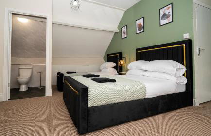 Large Contractor Dig with Pool Table - Foto 5