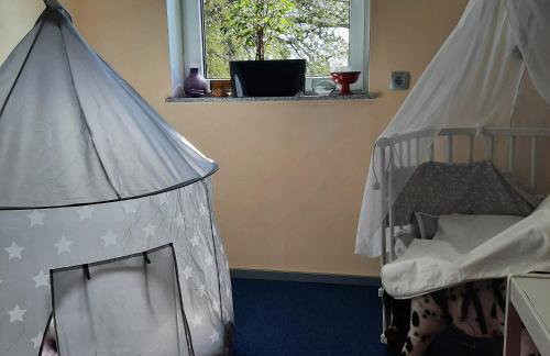 Farbenfrohe Dachgeschoßwohnung - Foto 26