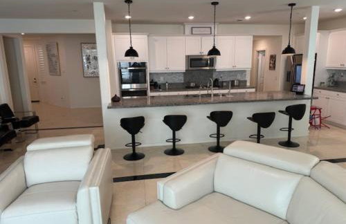 Elegant Retreat with Private Luxurious Gen Suite - Foto 26