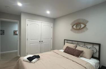 Spacious 6 Bedroom Home with NYC Access & Parking! - Foto 27