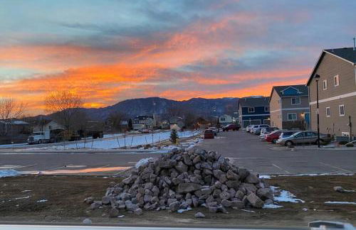 New 3 Bedroom Townhome with Mountain Views - Foto 1